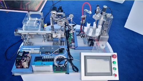 未來可期 多款智能產(chǎn)品展示,貴州工業(yè)職業(yè)技術學院產(chǎn)教融合效果顯著